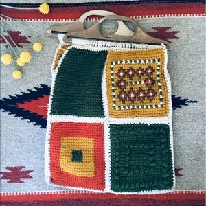 Vintage knit handbag with top handle.